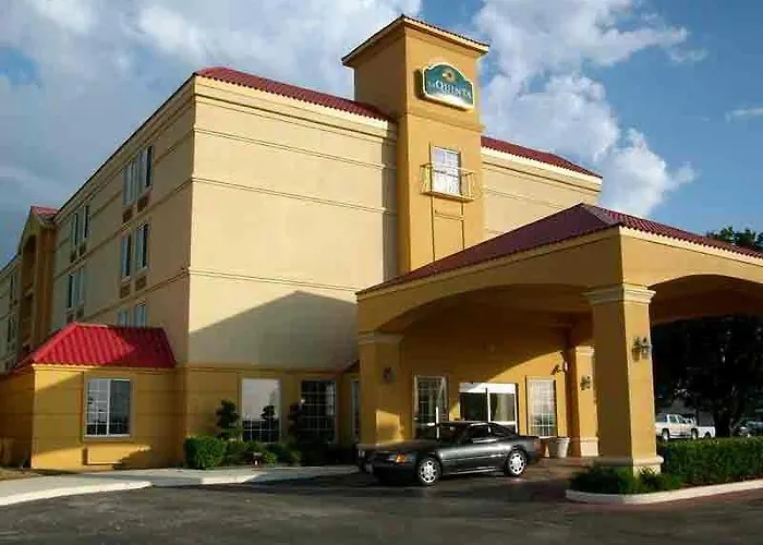 La Quinta & 3* Tulsa