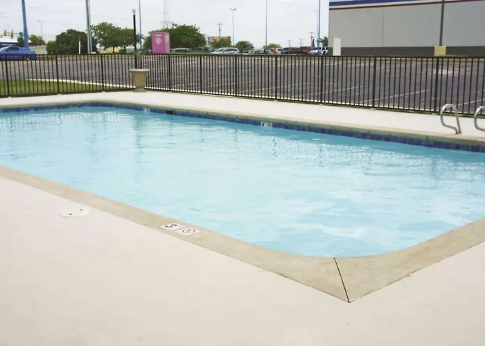 La Quinta & 3*