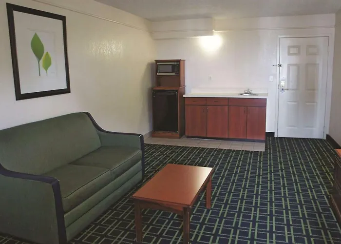 La Quinta & Hotel Tulsa
