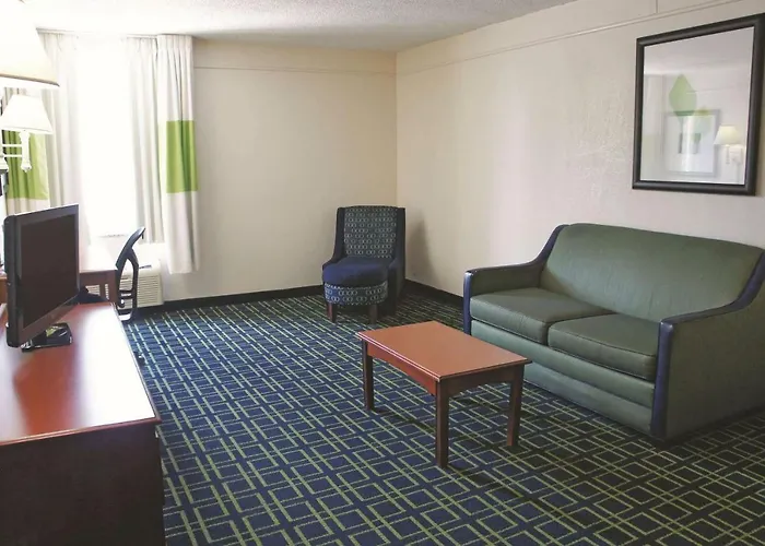 La Quinta & Hotel